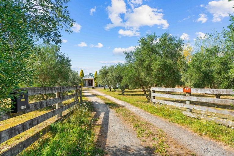 Photo of property in 7 Hawkins Drive, Martinborough, 5711