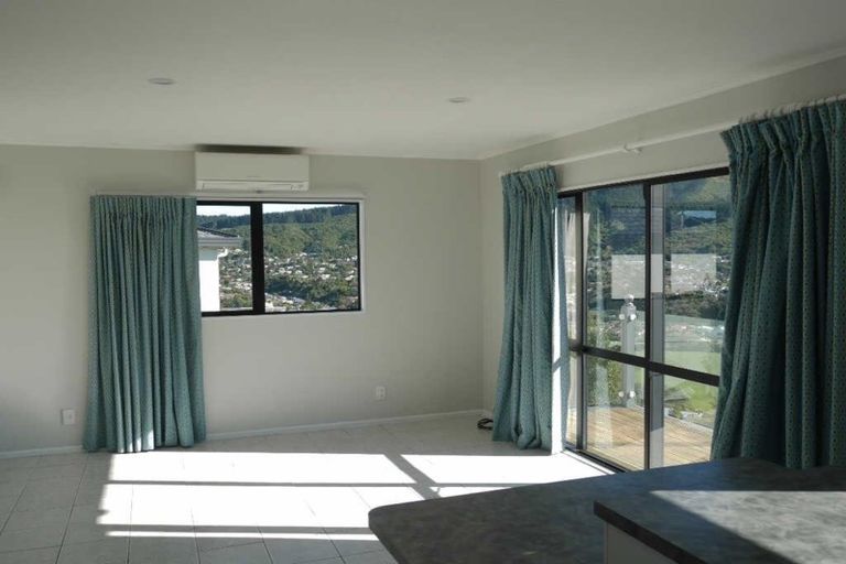 Photo of property in 94 Woodman Drive, Tawa, Wellington, 5028