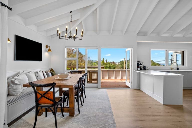 Photo of property in 7 Parr Terrace, Castor Bay, Auckland, 0620