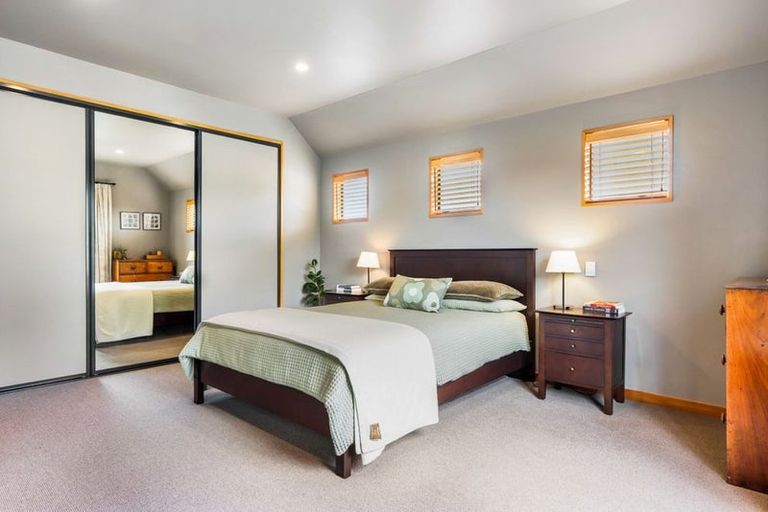 Photo of property in 2 Emerald Lane, Cashmere, Christchurch, 8022