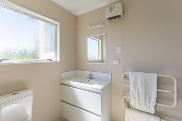 Photo of property in 7 Amokura Street, Waikanae, 5036