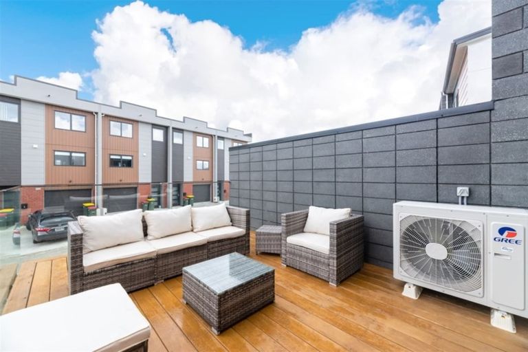 Photo of property in 6 Meritage Lane, Te Atatu South, Auckland, 0610