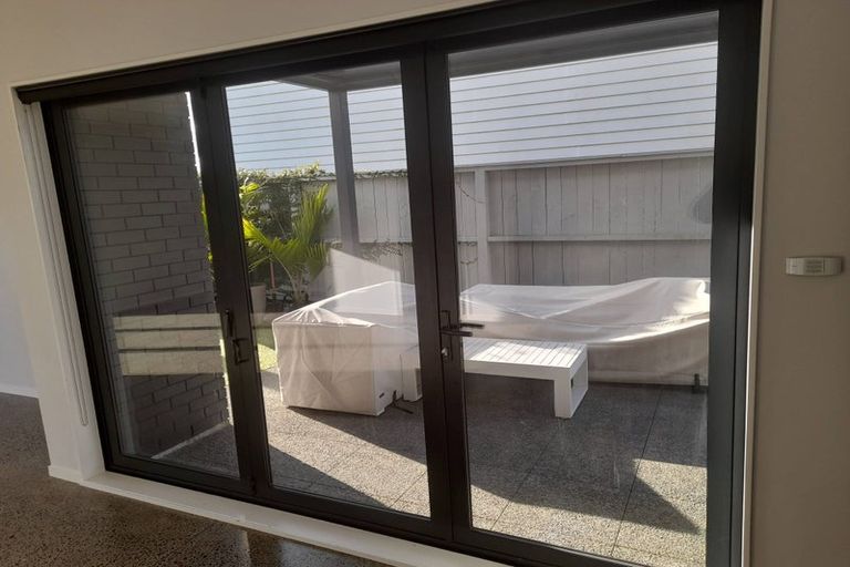 Photo of property in 3 Maureen Close, East Tamaki Heights, Auckland, 2016