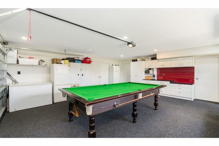 Photo of property in 2 Mile Place, Henderson, Auckland, 0612