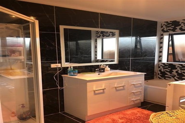 Photo of property in 33 Sun Valley Grove, Wainuiomata, Lower Hutt, 5014