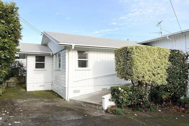 Photo of property in 154 Bleakhouse Road, Mellons Bay, Auckland, 2014