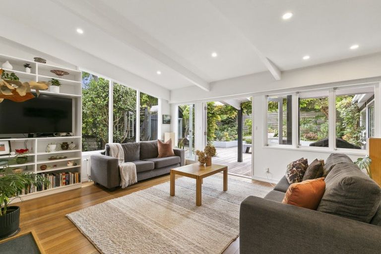 Photo of property in 17a Delhi Crescent, Khandallah, Wellington, 6035