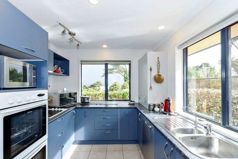 Photo of property in 11 Oratia Drive, Glen Eden, Auckland, 0602