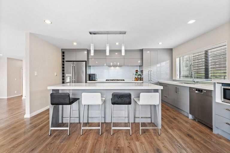 Photo of property in 11 Matisse Drive, West Harbour, Auckland, 0618