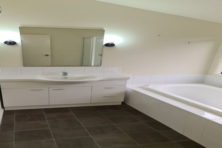 Photo of property in 10c Matipo Road, Mairangi Bay, Auckland, 0630