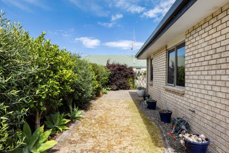 Photo of property in 25 Corinth Grove, Papamoa Beach, Papamoa, 3118