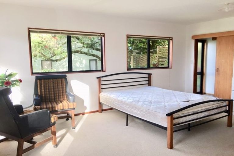 Photo of property in 1/29 Oaktree Avenue, Browns Bay, Auckland, 0630