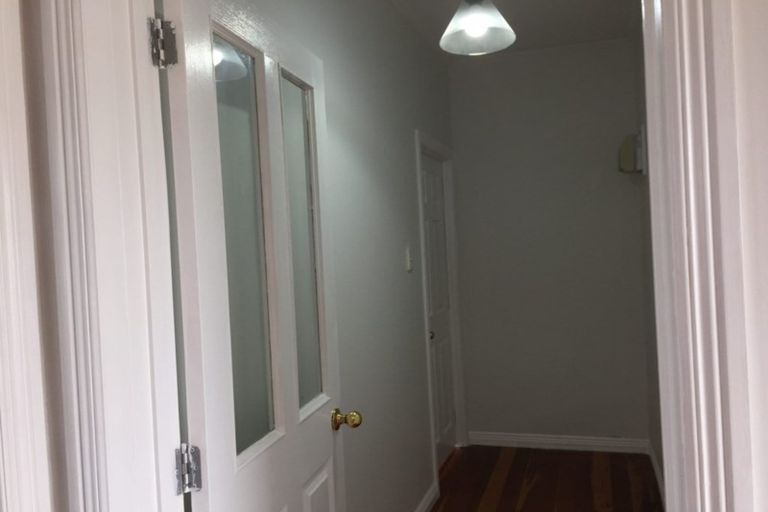 Photo of property in 3 Pleasant Road, Glen Eden, Auckland, 0602