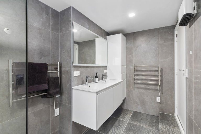 Photo of property in 22 Fairview Crescent, Kelburn, Wellington, 6012