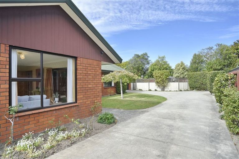 Photo of property in 154 Royal Park Drive, Parklands, Christchurch, 8083