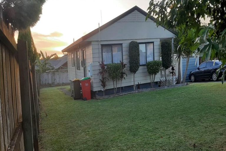 Photo of property in 8 Rhine Place, Weymouth, Auckland, 2103