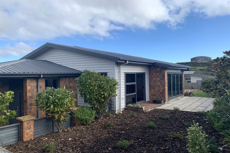 Photo of property in 6 Kaimai Place, Aotea, Porirua, 5024