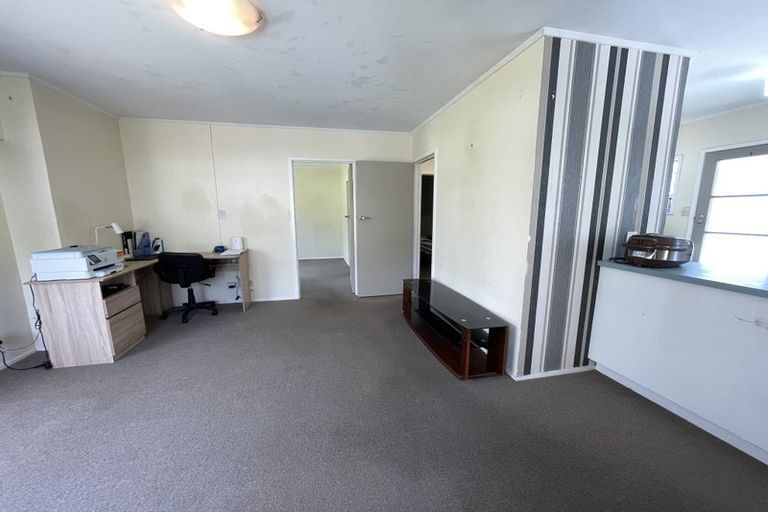 Photo of property in 1/53 Ayton Drive, Totara Vale, Auckland, 0629