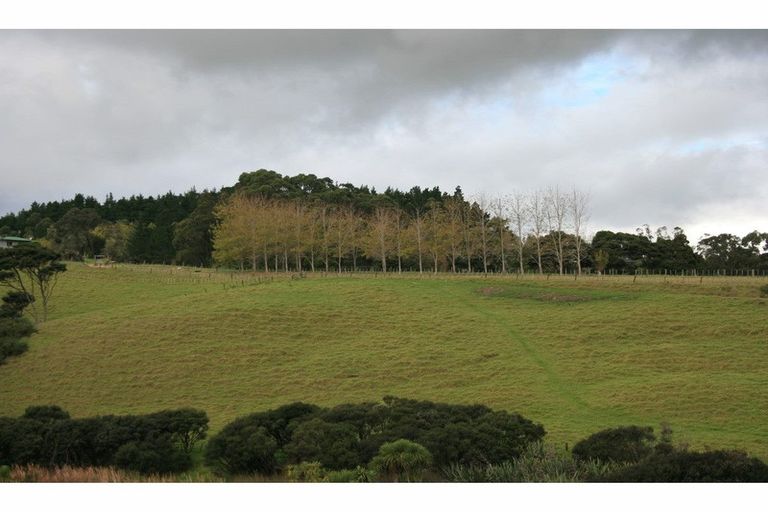 Photo of property in 56e Kaipara Coast Highway, Helensville, 0871