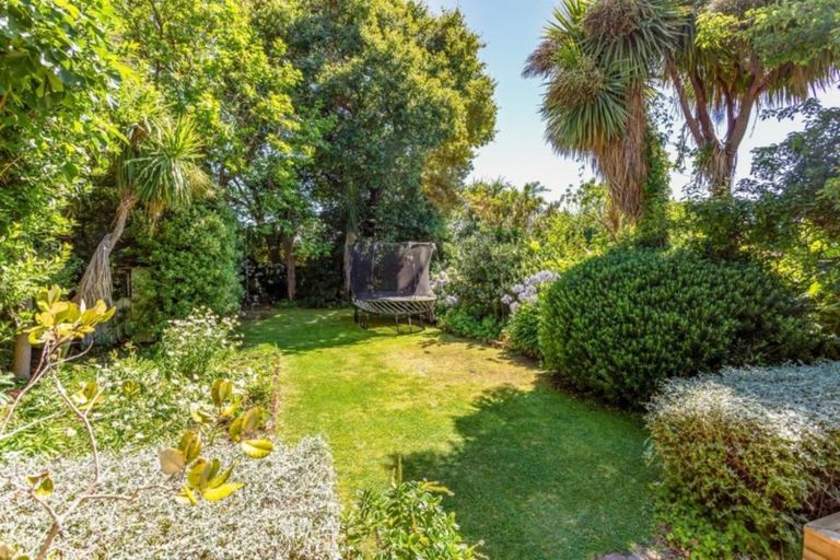 Photo of property in 25 Fisher Avenue, Beckenham, Christchurch, 8023