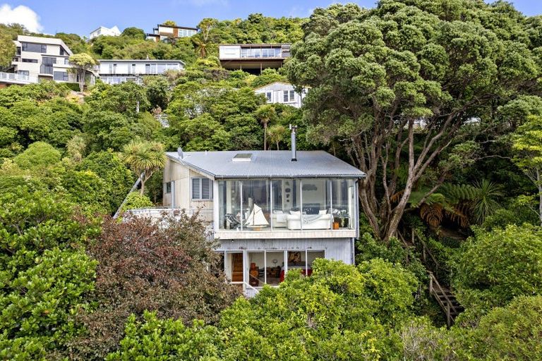 Photo of property in 36a Fortification Road, Karaka Bays, Wellington, 6022