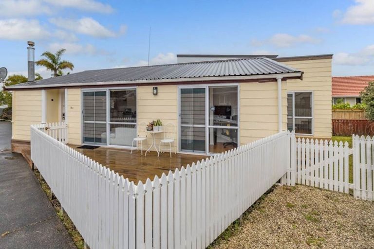 Photo of property in 2/18 Ocean View Road, Northcote, Auckland, 0627