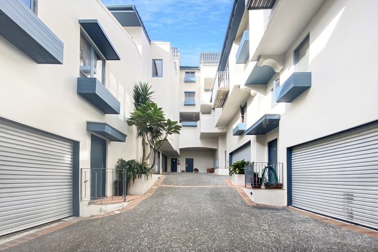 Photo of property in 7f Austin Street, Mount Victoria, Wellington, 6011