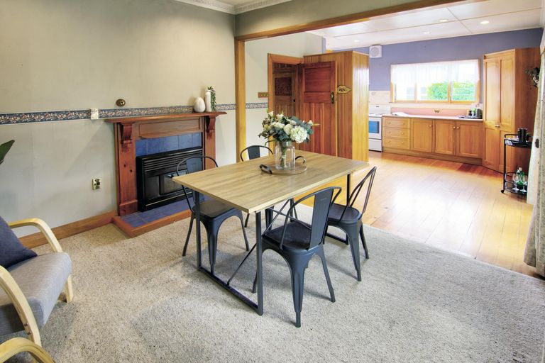 Photo of property in 16 Victoria Street, Carterton, 5713