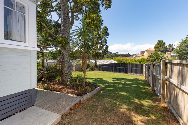 Photo of property in 379b West Coast Road, Glen Eden, Auckland, 0602