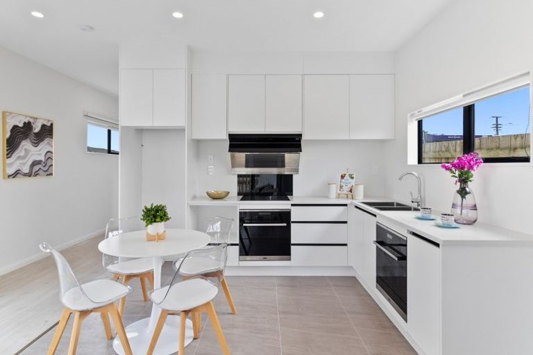 Photo of property in 63 Flanshaw Road, Te Atatu South, Auckland, 0610