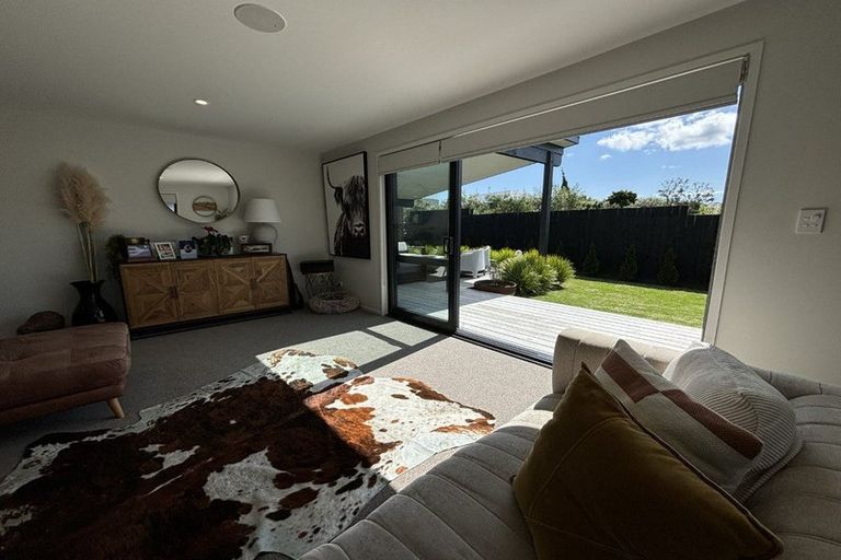 Photo of property in 16 Mutetai Road, Clarks Beach, 2122