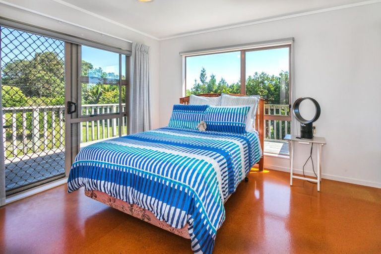 Photo of property in 33 Orua Lane, Hot Water Beach, Whitianga, 3591