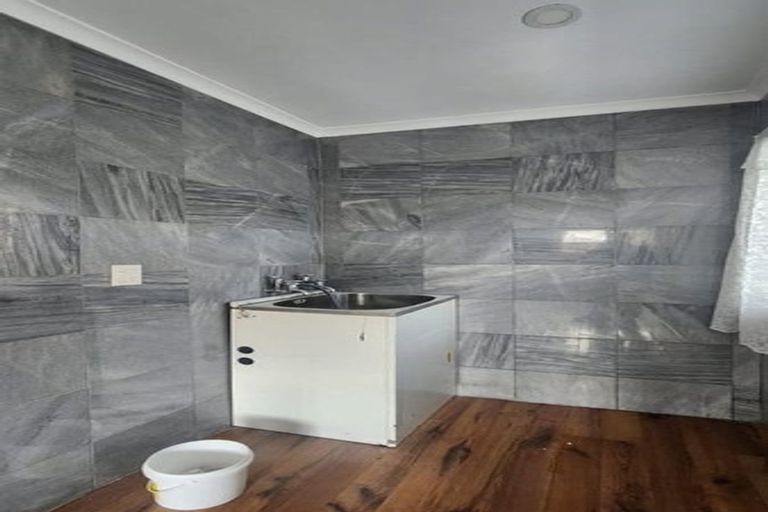 Photo of property in 8 Martin Road, Manurewa, Auckland, 2102