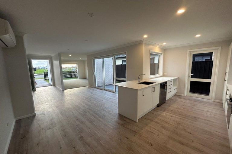 Photo of property in 4 Manhattan Crescent, Papamoa, 3118