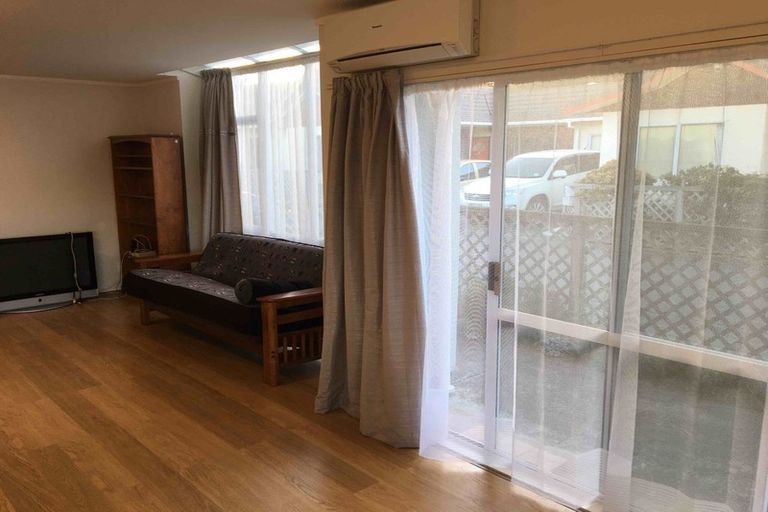 Photo of property in 1 Macalister Place, Miramar, Wellington, 6022