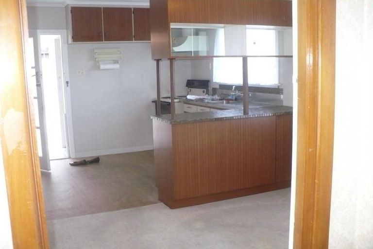 Photo of property in 2 Vera Road, Te Atatu South, Auckland, 0610