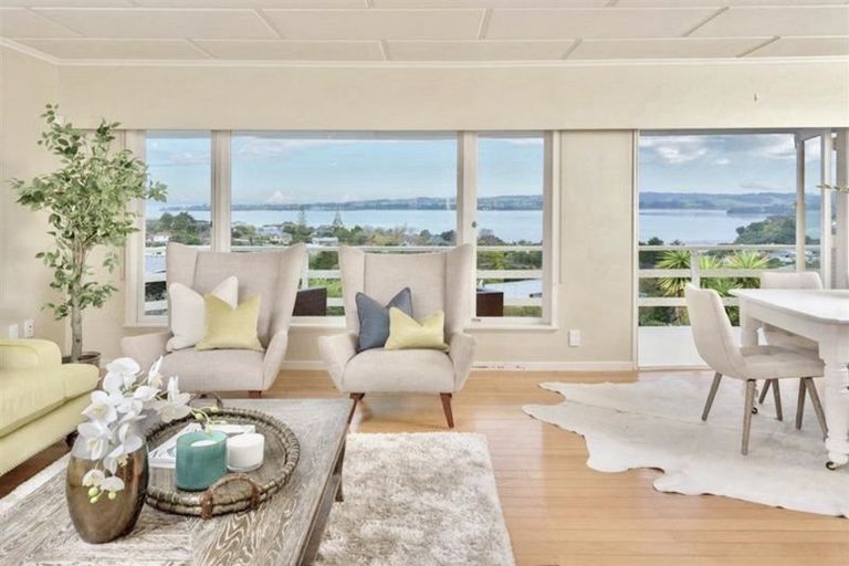 Photo of property in 6 Montgomery Crescent, Cockle Bay, Auckland, 2014