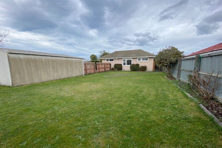 Photo of property in 69 Liverton Crescent, Bishopdale, Christchurch, 8053