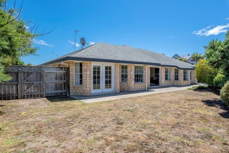 Photo of property in 12 Marewa Place, Waikanae Beach, Waikanae, 5036