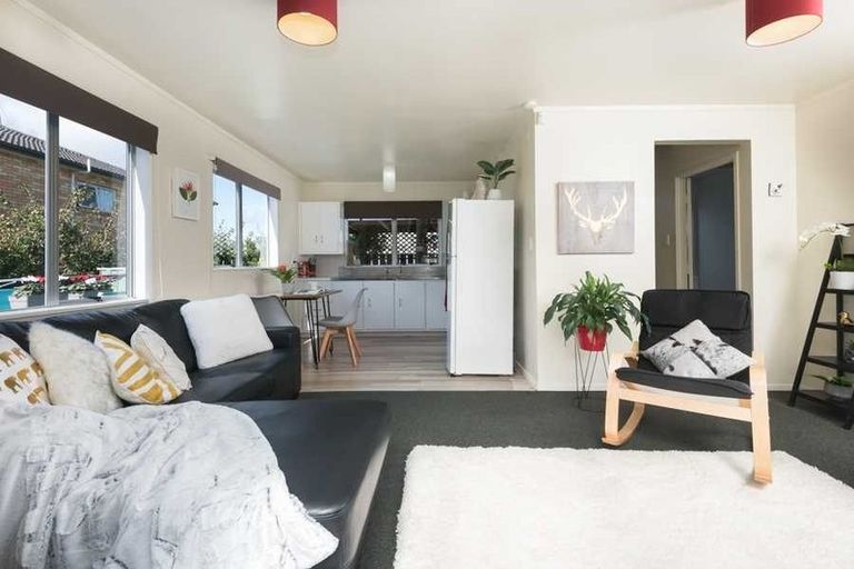 Photo of property in 2/36 Rimu Street, New Lynn, Auckland, 0600