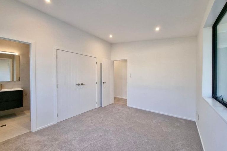 Photo of property in 8/18 Sylvan Crescent, Te Atatu South, Auckland, 0610