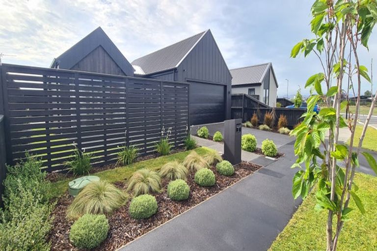 Photo of property in 32 Kiekie Road, Casebrook, 8051