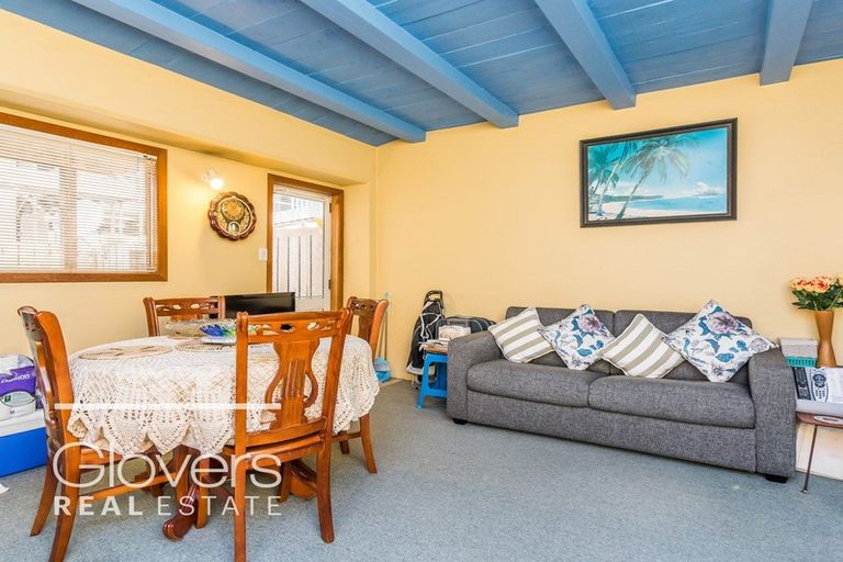 Photo of property in 10 Captain Scott Road, Glen Eden, Auckland, 0602