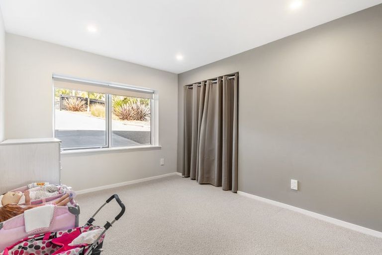 Photo of property in 18 Grassmere Road, Henderson Valley, Auckland, 0612