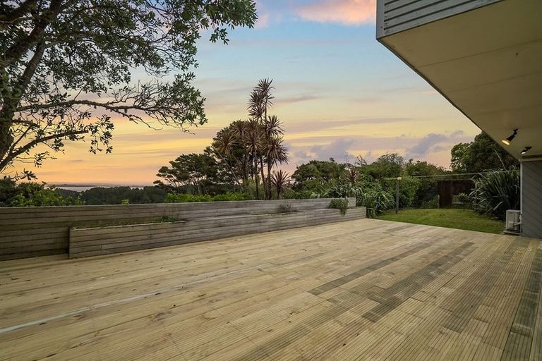 Photo of property in 12 Victory Road, Laingholm, Auckland, 0604