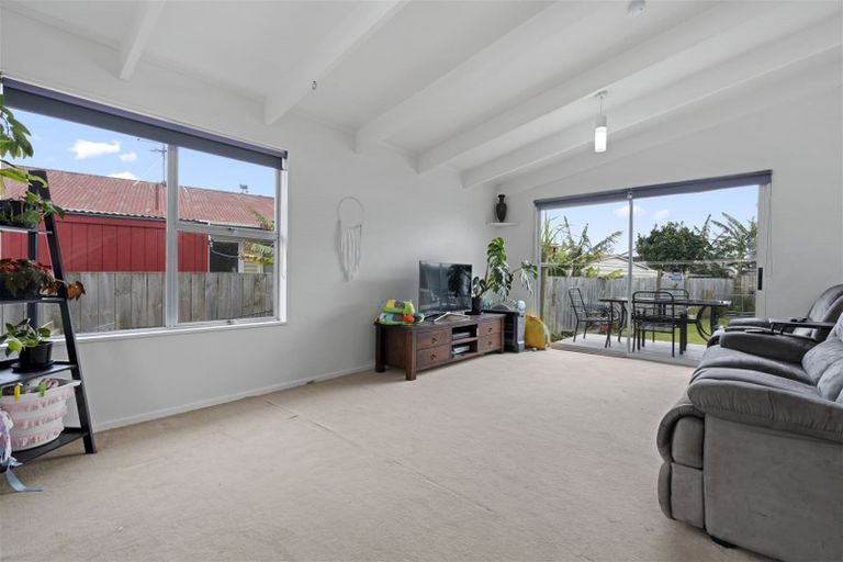 Photo of property in 6 Chisholm Place, Mangere East, Auckland, 2024