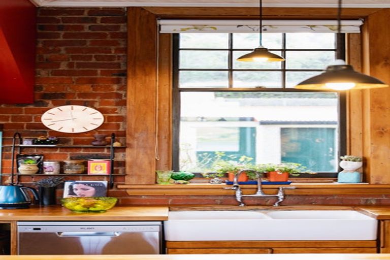 Photo of property in 247 Ravensbourne Road, Ravensbourne, Dunedin, 9022