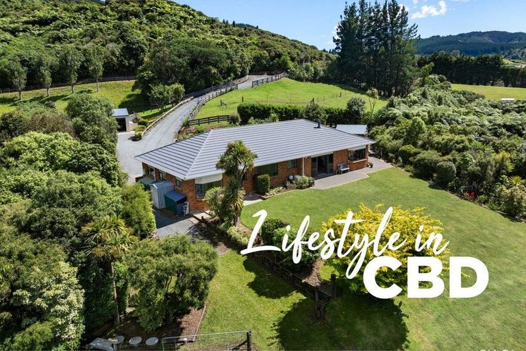 Photo of property in 8a Garrett Place, Riverstone Terraces, Upper Hutt, 5018