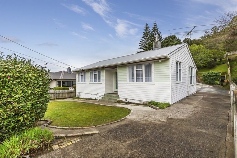 Photo of property in 13 Greer Crescent, Tawa, Wellington, 5028