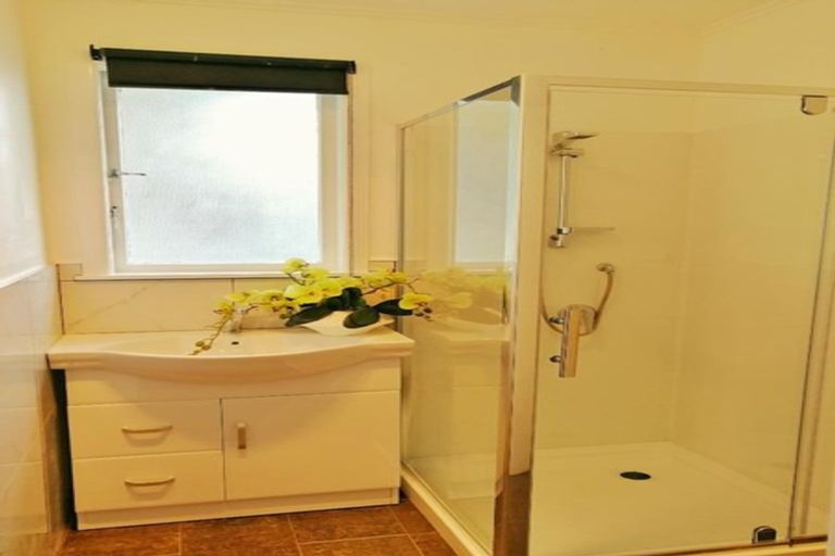 Photo of property in 9 Martin Place, Kelston, Auckland, 0602